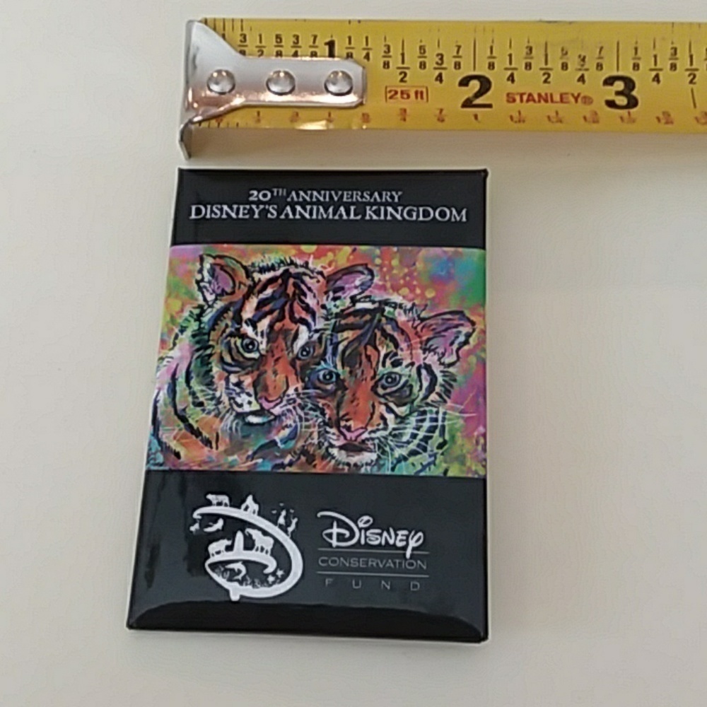 Disney animal kingdom 20th anniversary button - Picture 5 of 5